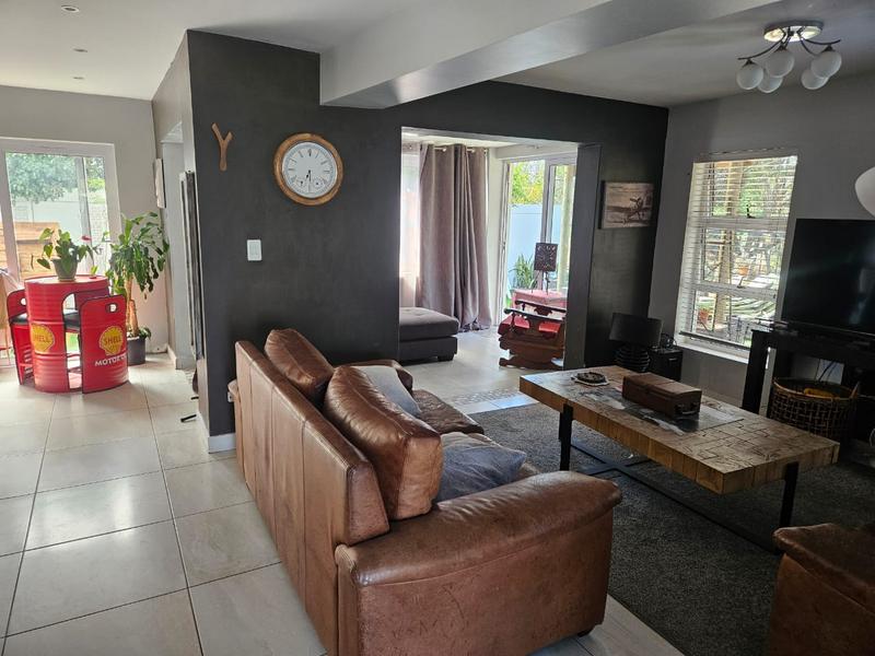 4 Bedroom Property for Sale in Somerset West Western Cape